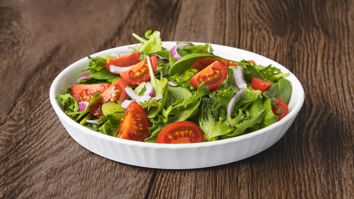 Friss Zöldségek (saláta, paradicsom, lilahagyma)